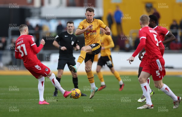 161223 - Newport County v Grimsby Town, EFL Sky Bet League 2 - Bryn Morris of Newport County closes in Niall Maher of Grimsby