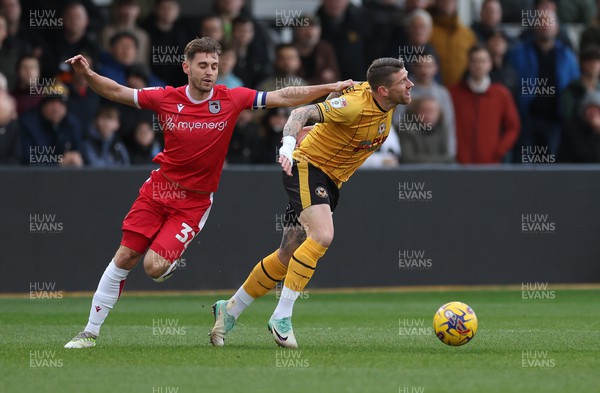 161223 - Newport County v Grimsby Town, EFL Sky Bet League 2 - Danny Rose of Grimsby gets to grips with Scot Bennett of Newport County