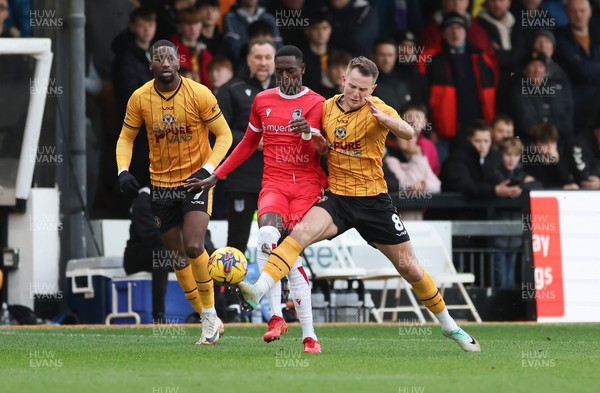 161223 - Newport County v Grimsby Town, EFL Sky Bet League 2 - Bryn Morris of Newport County and Abo Eisa of Grimsby compete for the ball