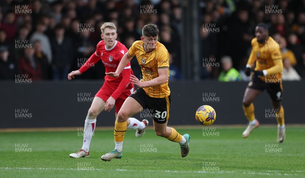 161223 - Newport County v Grimsby Town, EFL Sky Bet League 2 - Seb Palmer-Houlden of Newport County races through onto the ball