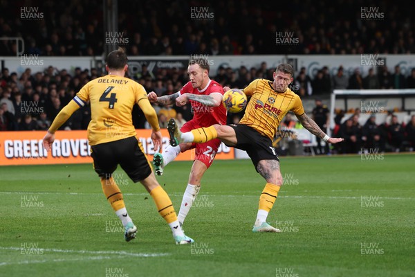 161223 - Newport County v Grimsby Town, EFL Sky Bet League 2 - Scot Bennett of Newport County and Toby Mullarkey of Grimsby compete for the ball