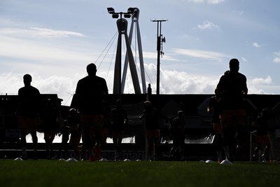 260926 - Newport County v Grimsby Town - Sky Bet League 2 - Newport players warm up before the match