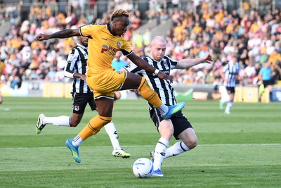 260926 - Newport County v Grimsby Town - Sky Bet League 2 - Shaquille Gwengwe of Newport County has a shot on goal
