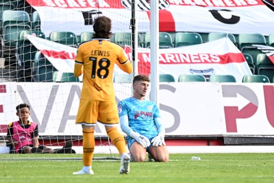 260926 - Newport County v Grimsby Town - Sky Bet League 2 - Jordan Wright of Newport County reacts after making a mistake to concede a goal