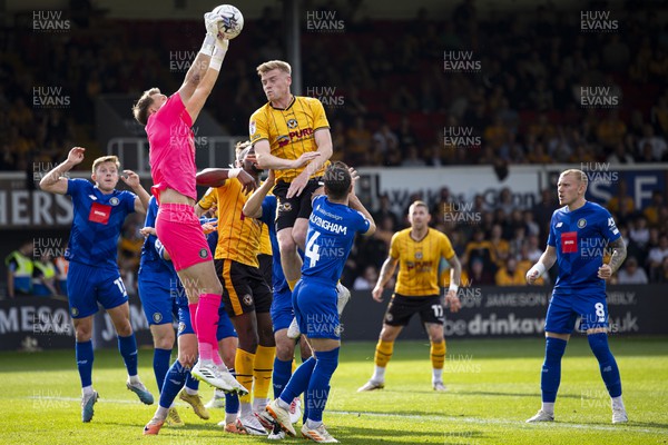 071023 - Newport County v Harrogate Town - Sky Bet League 2 - Harrogate Town goalkeeper Mark Oxley claims a cross over Will Evans of Newport County