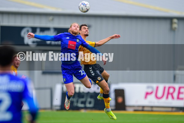 150122 - Newport County v Harrogate Town - Sky Bet League 2 - Josh Pask of Newport County and Luke Armstrong of Harrogate Town compete for the aerial ball