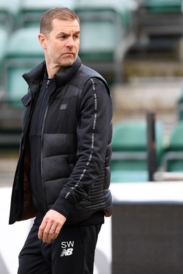 150325 - Newport County v Harrogate Town - Sky Bet League 2 - Simon Weaver, Harrogate Town Manager