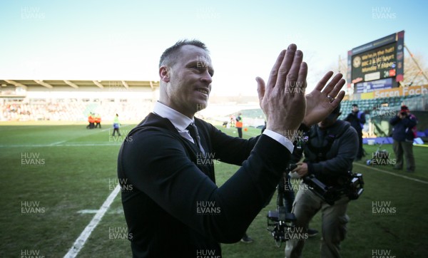 070118 - Newport County v Leeds United, Emirates FA Cup Round 3 - Newport County manager Mike Flynn applauds the fans at the end of the match