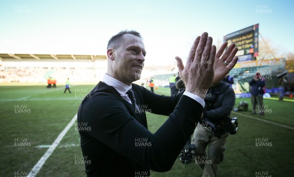 070118 - Newport County v Leeds United, Emirates FA Cup Round 3 - Newport County manager Mike Flynn applauds the fans at the end of the match