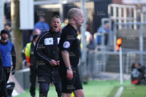 170318 - Newport County v Luton Town - Sky Bet League 2 - Manager of Newport County Michael Flynn disagrees with assistant referee Justin Amey