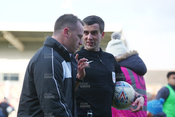 170318 - Newport County v Luton Town - Sky Bet League 2 - Manager of Newport County Michael Flynn discusses the game with referee Craig Hicks after the final whistle
