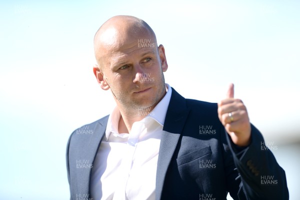 060816 - Newport County v Mansfield Town - Sky Bet League 2 -Mansfield Town manager Adam Murray at the end of the game