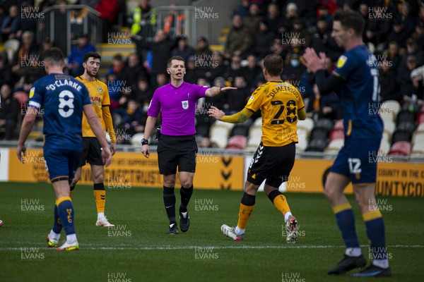 190222 - Newport County v Mansfield Town - Sky Bet League 2 - Referee Will Finnie awards a goal kick to Mansfield Town