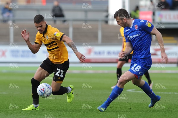 271018 - Newport County v Morecambe  Rovers - Sky Bet League 2 - Tyler Forbes of Newport County takes on Rhys Oates of Morecambe  