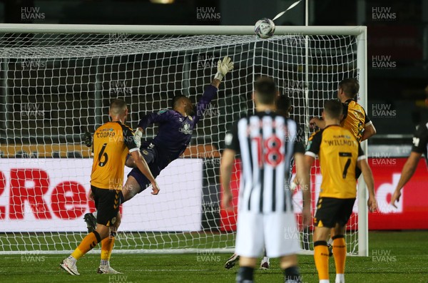300920 - Newport County v Newcastle United - Carabao Cup - Jonjo Shelvey of Newcastle United scores a goal to make the score 1-1