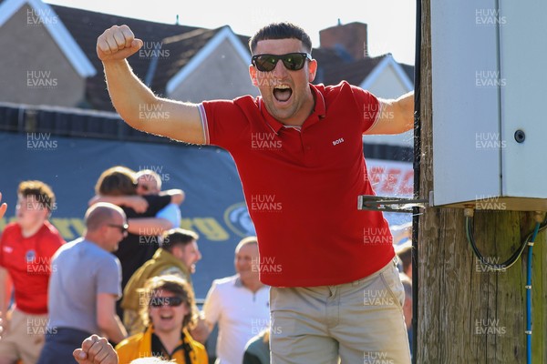 250426 - Newport County v Oldham Athletic - Sky Bet League 2 - Newport Fans celebrate 