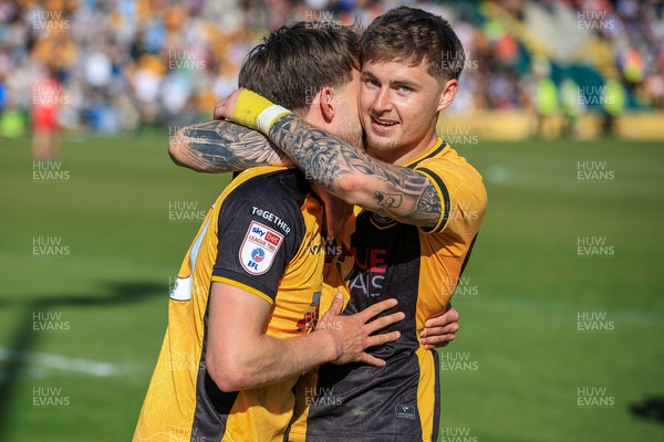 250426 - Newport County v Oldham Athletic - Sky Bet League 2 - Newport players celebrate at full time