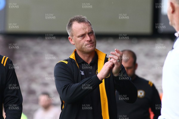 170819 Newport County vs Plymouth Argyle - Sky Bet League 2 - Manager of Newport County Michael Flynn applauds the fans before kick off