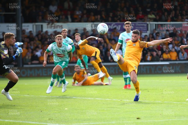 170819 Newport County vs Plymouth Argyle - Sky Bet League 2 - Padraig Amond of Newport County stretches to shoot narrowly wide
