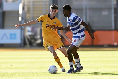 280726 - Newport County v Reading - Preseason Friendly - Joe Thomas of Newport County is challenged by Kyreece Lisbie of Reading