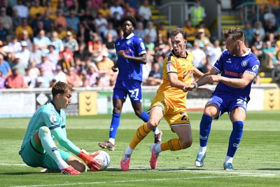 150826 - Newport County v Rochdale - Sky Bet League 2 - Christian Doidge of Newport County has a shot on goal