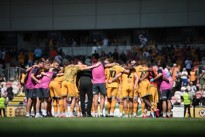 150826 - Newport County v Rochdale - Sky Bet League 2 - Newport huddle at full time