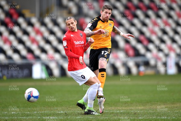 160121 - Newport County v Salford City - SkyBet League 2 - Scot Bennett of Newport County tries a shot at goal