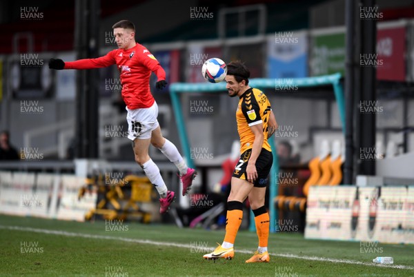 160121 - Newport County v Salford City - SkyBet League 2 - Ashley Hunter of Salford City and Liam Shephard of Newport County compete