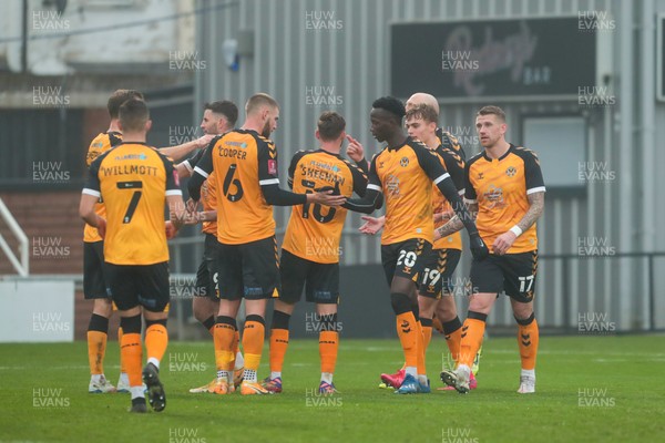 281120 - Newport County v Salford City - FA Cup Second Round - Newport celebrate Padraig Amond�s successful penalty