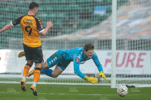 281120 - Newport County v Salford City - FA Cup Second Round - Vaclav Hladky Salford City Goalkeeper dives on the ball under pressure from Padraig Amond of Newport County