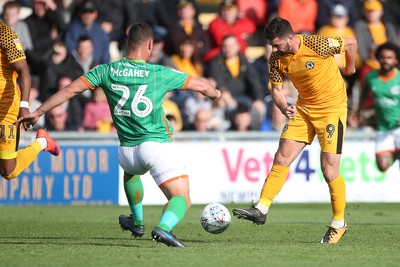 191019 - Newport County v Scunthorpe United - SkyBet League Two - Padraig Amond of Newport County gets the ball past Harrison McGahey of Scunthorpe United