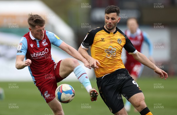 270421 - Newport County v Scunthorpe United - SkyBet League Two - Mason O'Malley of Scunthorpe is challenged by Padraig Amond of Newport County