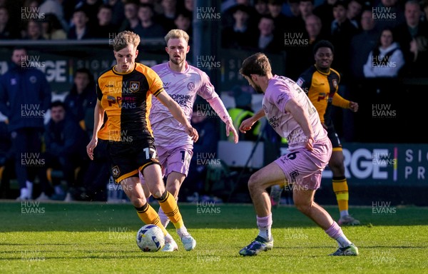 280326 - Newport County v Shrewsbury Town - Sky Bet League 2 - Tom Davies of Newport County runs with the ball whilst under pressure from Taylor Perry and Sam Clucas of Shrewsbury Town