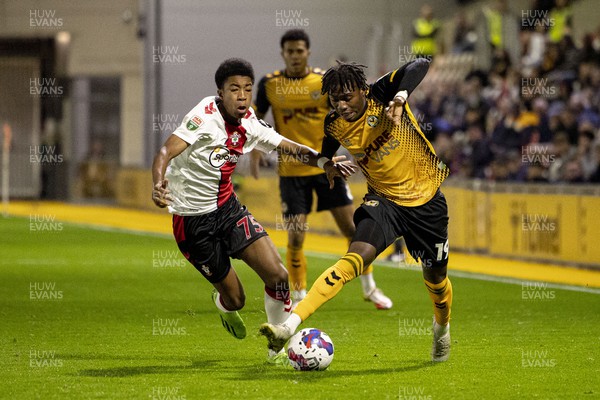 181022 - Newport County v Southampton U21 - Papa Johns Trophy - Thierry Nevers of Newport County in action against Samuel Amo-Ameyaw of Southampton