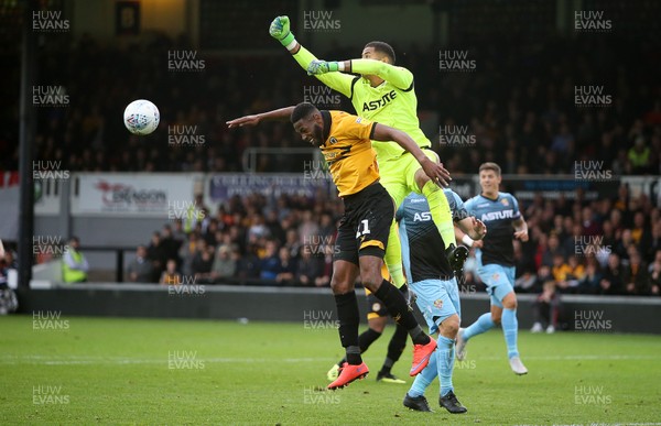 131018 - Newport County v Stevenage - SkyBet League Two - Jamille Matt of Newport can't get to the ball before keeper Seny Dieng