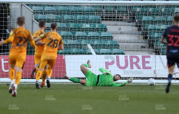 141219 - Newport County v Stevenage - SkyBet League Two - Emmanuel Sonupe of Stevenage scores a goal