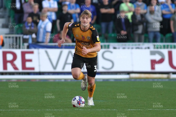 121122 - Newport County v Stockport County - Sky Bet League 2 - Declan Drysdale of Newport runs out of defence