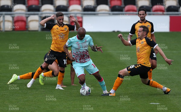 050920 - Newport County v Swansea City - Carabao Cup - Andre Ayew of Swansea City makes a break through the Newport defence