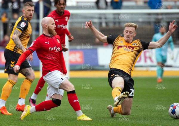 040223 - Newport County v Swindon Town - Sky Bet League 2 - Harry Charsley of Newport County (right) tries to stop the ball of Jonny Williams of Swindon Town