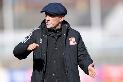 041025 - Newport County v Swindon Town - Sky Bet League 2 - Ian Holloway, Swindon Manager