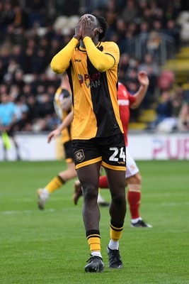 041025 - Newport County v Swindon Town - Sky Bet League 2 - Nathan Opoku of Newport County goes close