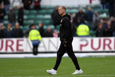 041025 - Newport County v Swindon Town - Sky Bet League 2 - Dejected Newport County Manager, David Hughes at full time