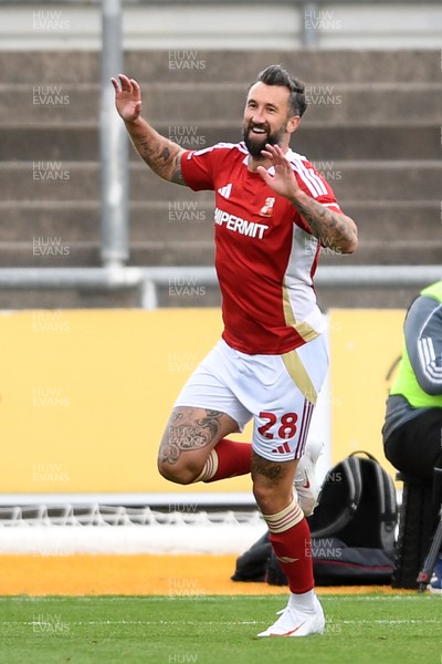 041025 - Newport County v Swindon Town - Sky Bet League 2 - Ollie Palmer of Swindon celebrates after he scores the first goal of the game