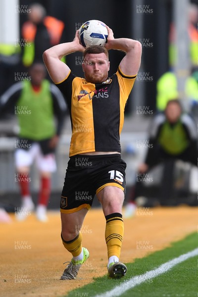 041025 - Newport County v Swindon Town - Sky Bet League 2 - Lee Jenkins of Newport County takes a throw in