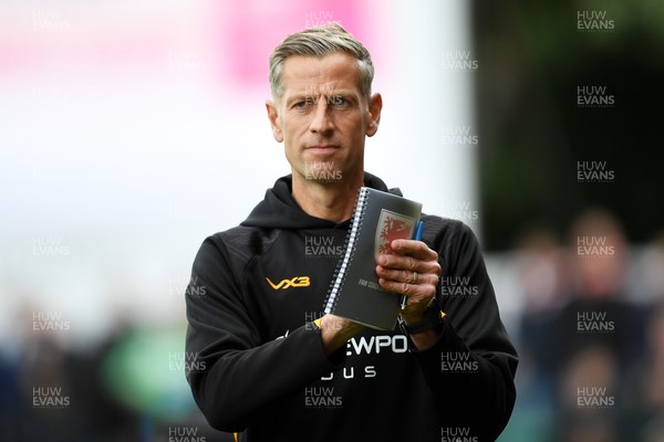 041025 - Newport County v Swindon Town - Sky Bet League 2 - Newport County Manager, David Hughes