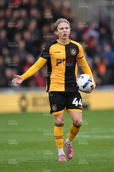 041025 - Newport County v Swindon Town - Sky Bet League 2 - Sam Braybrooke of Newport County