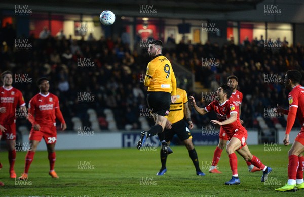 090419 - Newport County v Swindon Town - SkyBet League 2 - Padraig Amond of Newport County heads a shot at goal