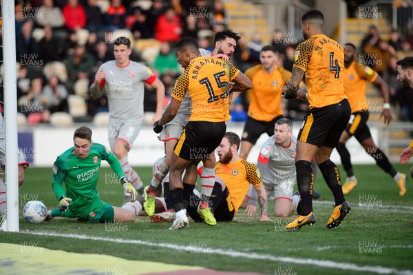 180120 - Newport County v Swindon Town - Sky Bet League 2 - Tristan Abrahams of Newport County tries to steer the ball home