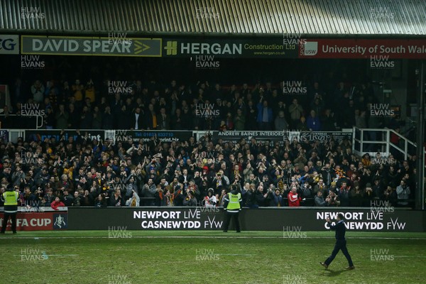 270118 - Newport County v Tottenham Hotspur - FA Cup - Newport Manager Michael Flynn thanks the fans at full time