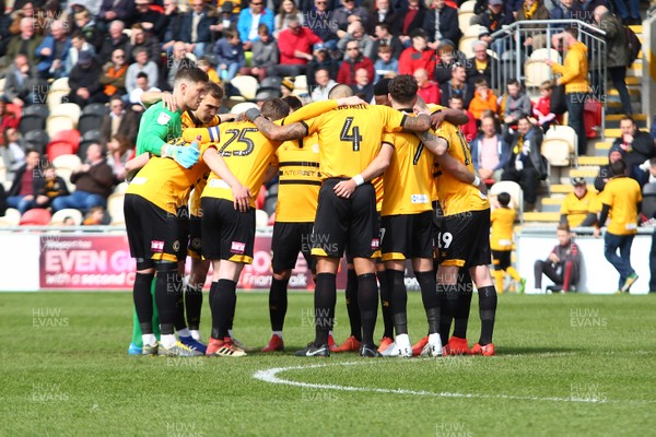 060419 Newport County v Tranmere Rovers - Sky Bet League 2 - Players of Newport County huddle before kick off